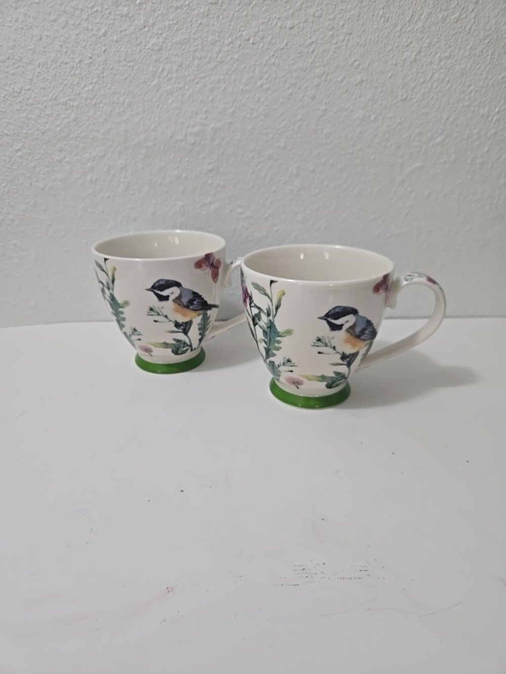 The English Mug Co. Set of 2 Ceramic Bird-Print Mugs in White and Green